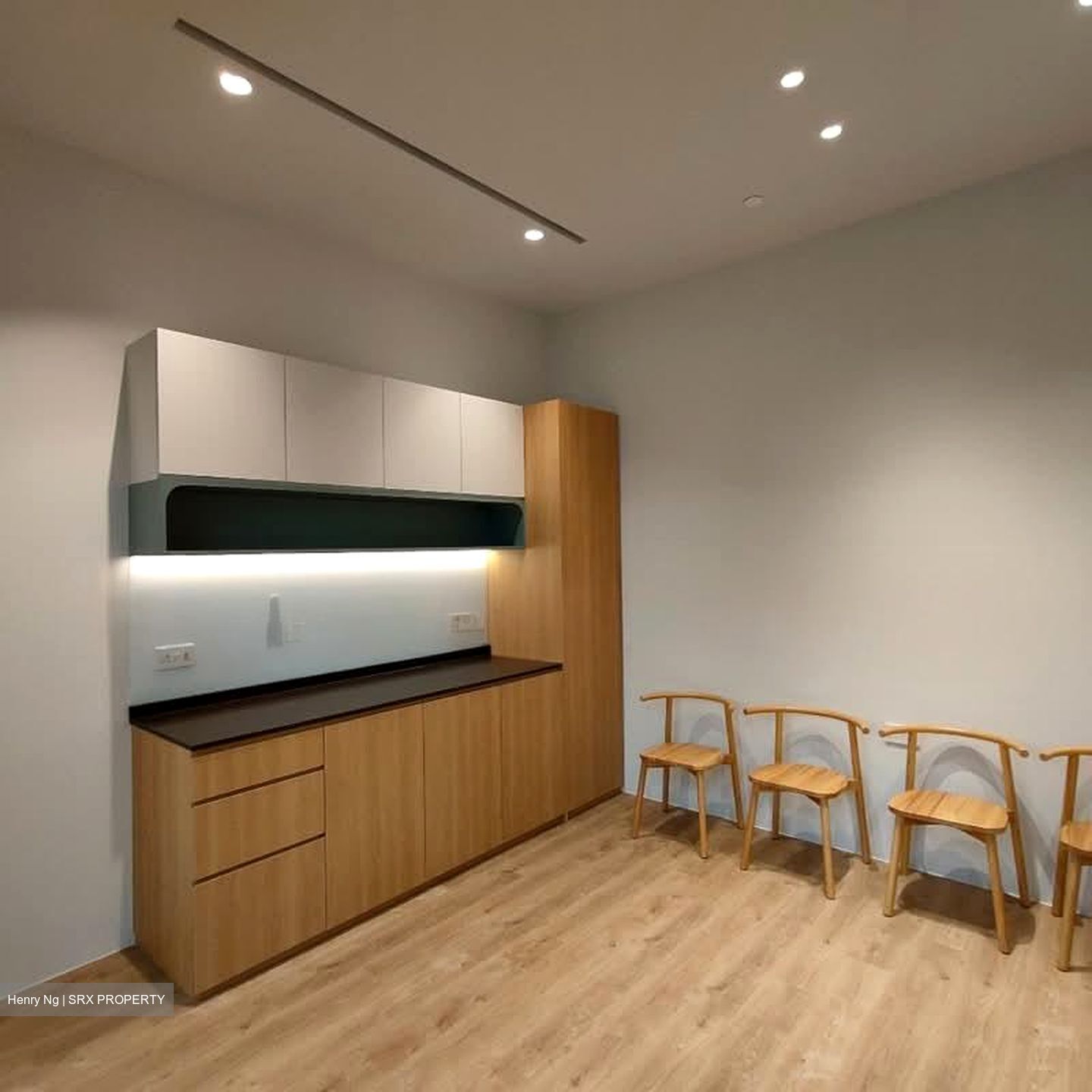 Parakou Building (D1), Office #587565511